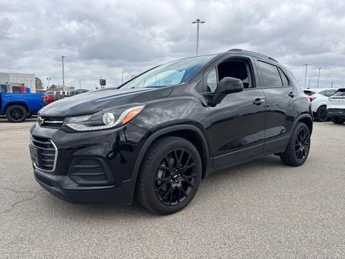 Mosaic Black Metallic 2022 Chevrolet Trax LT