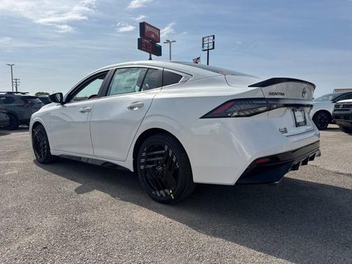 Aspen White Tricoat 2026 Nissan Sentra SR