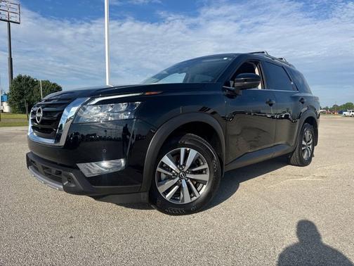 Super Black 2025 Nissan Pathfinder SL