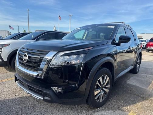 Super Black 2025 Nissan Pathfinder SL