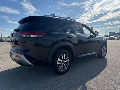 Super Black 2025 Nissan Pathfinder SL