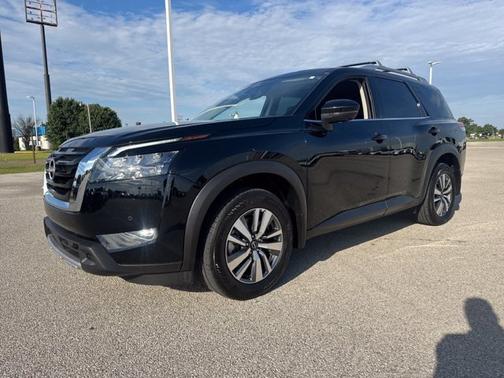 Super Black 2025 Nissan Pathfinder SL