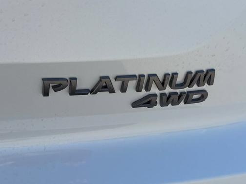 Everest White Pearl Tricoat 2026 Nissan Pathfinder Platinum