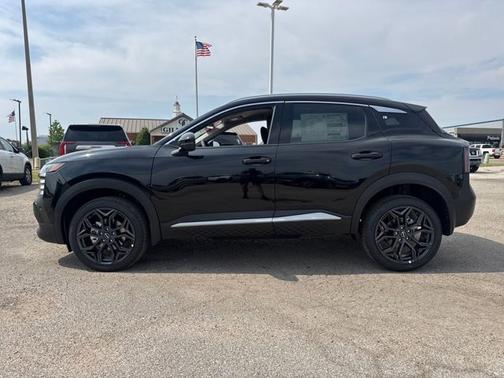 Super Black 2026 Nissan Kicks SR