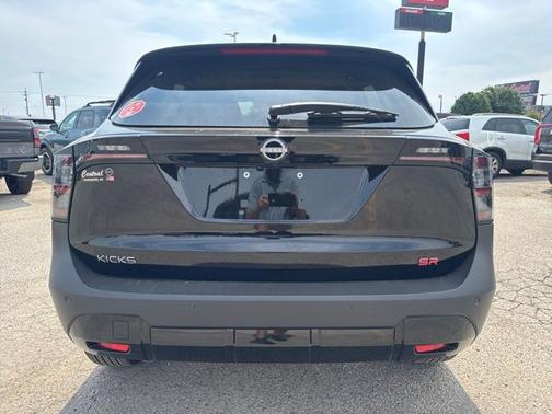 Super Black 2026 Nissan Kicks SR