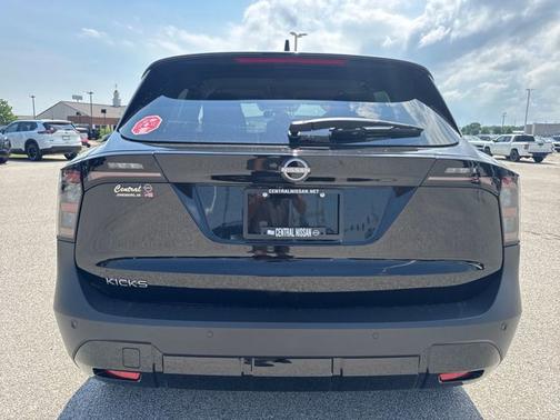 Super Black 2026 Nissan Kicks SV