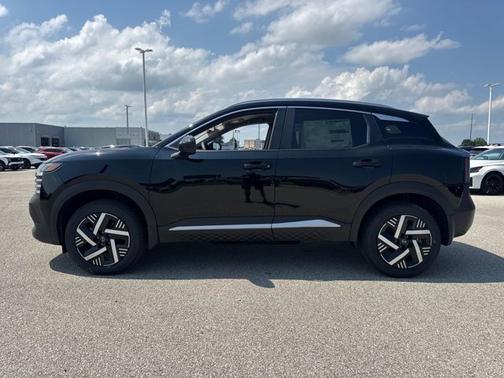 Super Black 2026 Nissan Kicks SV