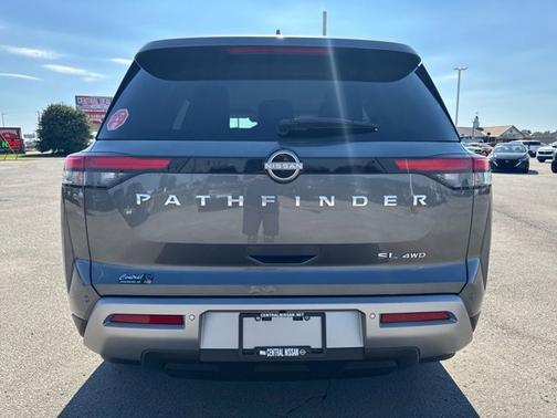 2025 Nissan Pathfinder SL
