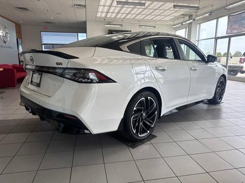 Aspen White Tricoat/Super Black 2026 Nissan Sentra SR