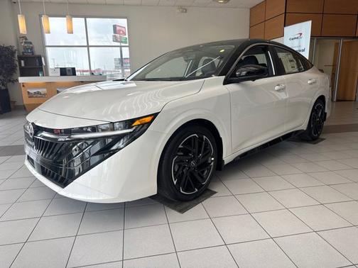 Aspen White Tricoat/Super Black 2026 Nissan Sentra SR
