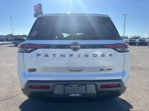 2026 Nissan Pathfinder SL