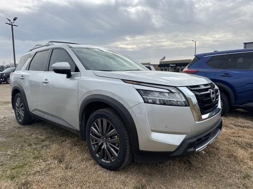2024 Nissan Pathfinder SL