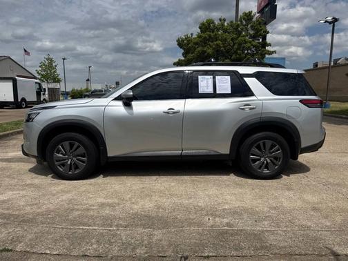 Brilliant Silver Metallic 2024 Nissan Pathfinder SV