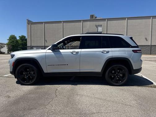 Silver Zynith 2023 Jeep Grand Cherokee Altitude