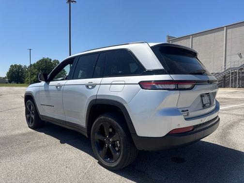 Silver Zynith 2023 Jeep Grand Cherokee Altitude