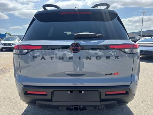 Boulder Gray Pearl/Super Black 2026 Nissan Pathfinder Rock Creek