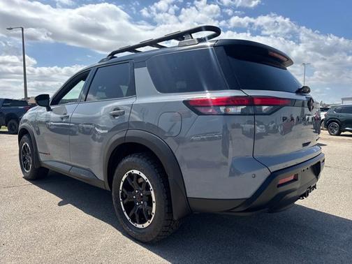Boulder Gray Pearl/Super Black 2026 Nissan Pathfinder Rock Creek