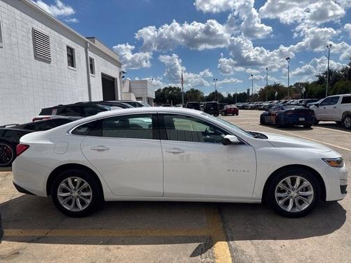 Summit White 2025 Chevrolet Malibu 1LT