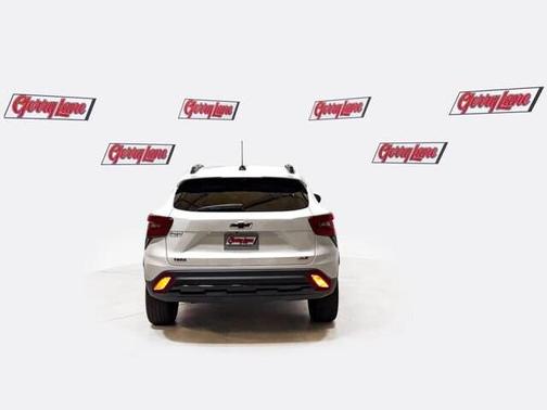 Summit White 2025 Chevrolet Trax 2RS