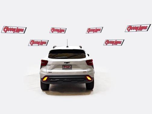 Summit White 2025 Chevrolet Trax 2RS