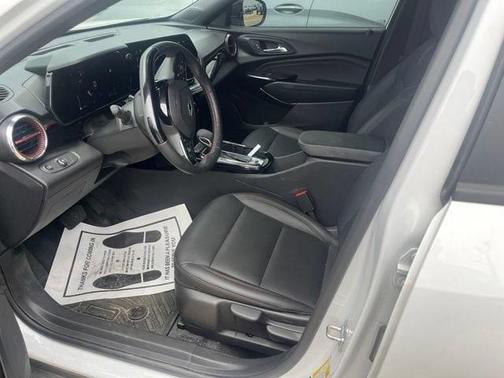 Summit White 2025 Chevrolet Trax 2RS