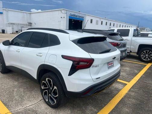 Summit White 2025 Chevrolet Trax 2RS