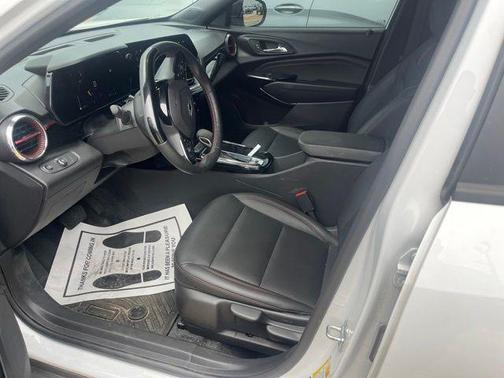Summit White 2025 Chevrolet Trax 2RS