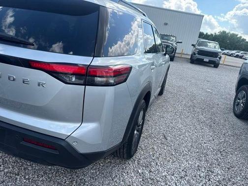 Brilliant Silver 2025 Nissan Pathfinder SV