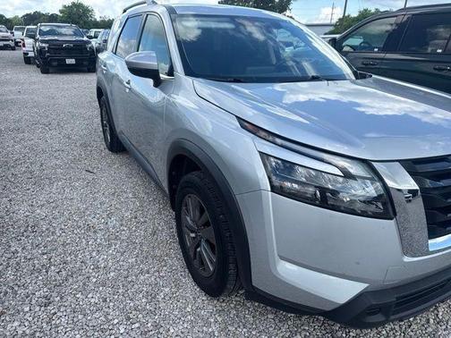 Brilliant Silver 2025 Nissan Pathfinder SV