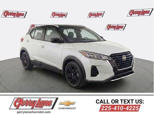 Aspen White / Super Black 2024 Nissan Kicks SV
