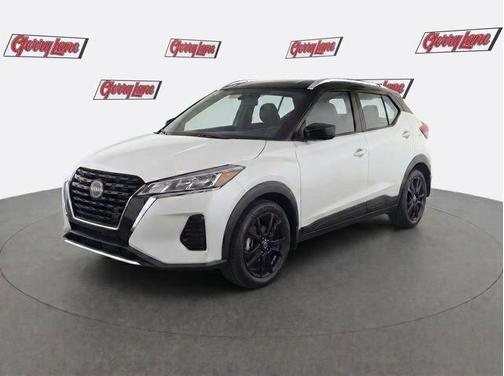 Aspen White / Super Black 2024 Nissan Kicks SV