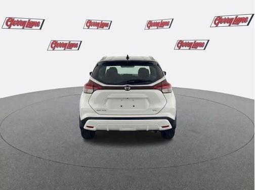 Aspen White / Super Black 2024 Nissan Kicks SV