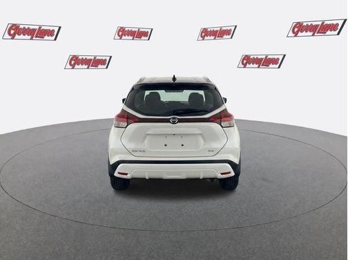 Aspen White / Super Black 2024 Nissan Kicks SV