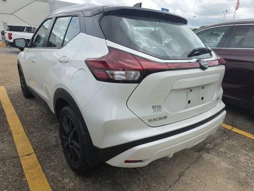 Aspen White / Super Black 2024 Nissan Kicks SV