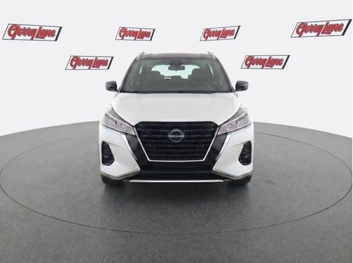 Aspen White / Super Black 2024 Nissan Kicks SV