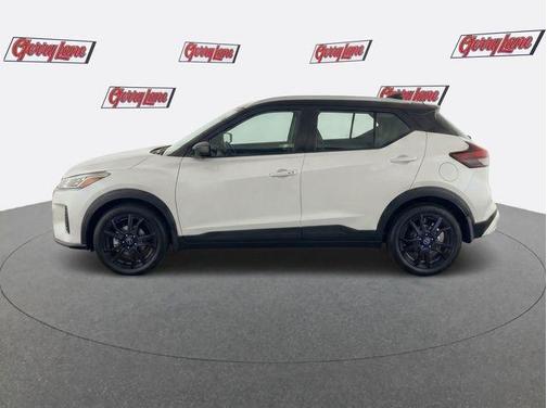 Aspen White / Super Black 2024 Nissan Kicks SV