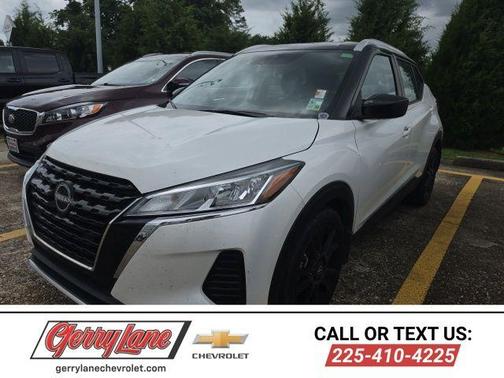 Aspen White / Super Black 2024 Nissan Kicks SV