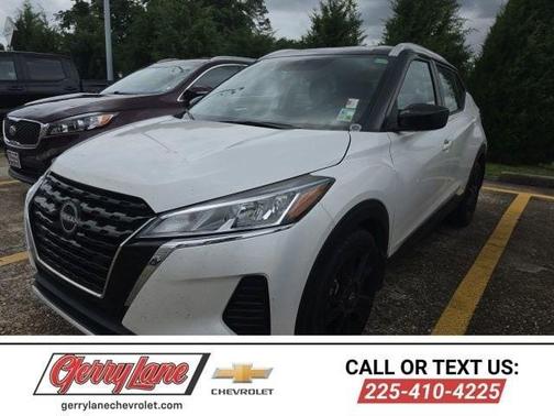 Aspen White / Super Black 2024 Nissan Kicks SV