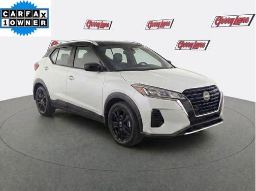 Aspen White / Super Black 2024 Nissan Kicks SV