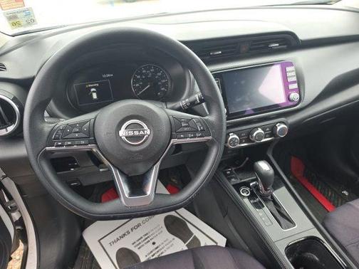 Aspen White / Super Black 2024 Nissan Kicks SV