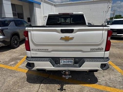 Iridescent Pearl Tricoat 2021 Chevrolet Silverado 1500 High Country