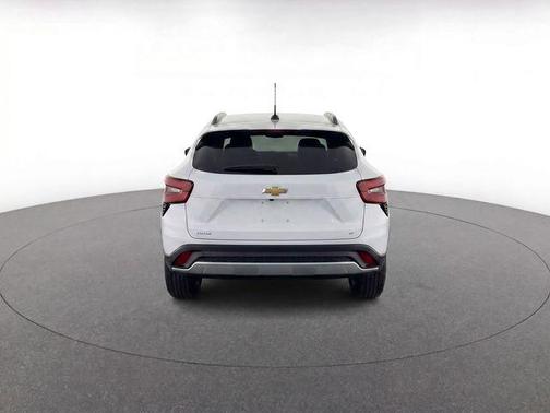 Summit White 2025 Chevrolet Trax LT