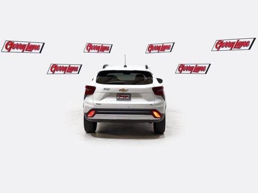 Summit White 2025 Chevrolet Trax LT