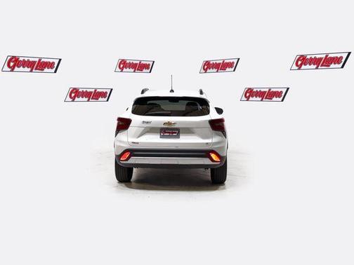 Summit White 2025 Chevrolet Trax LT