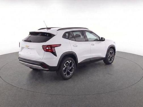 Summit White 2025 Chevrolet Trax LT