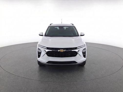 Summit White 2025 Chevrolet Trax LT