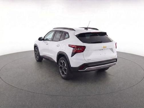 Summit White 2025 Chevrolet Trax LT