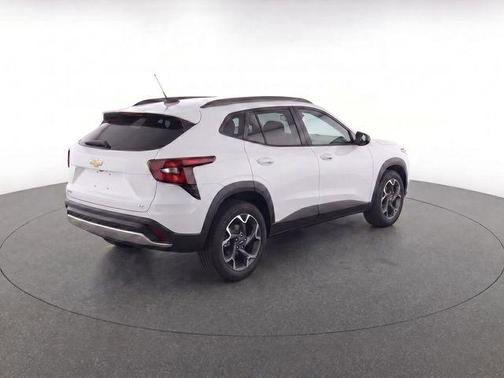 Summit White 2025 Chevrolet Trax LT