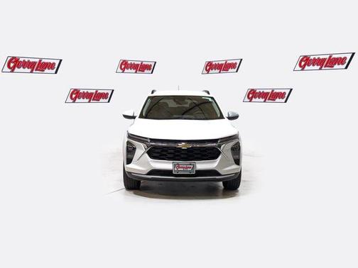Summit White 2025 Chevrolet Trax LT