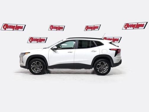 Summit White 2025 Chevrolet Trax LT